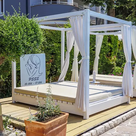 Nika-4 By Interhome דירה אומאג