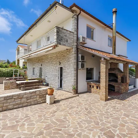 Apartamento Nika-4 By Interhome