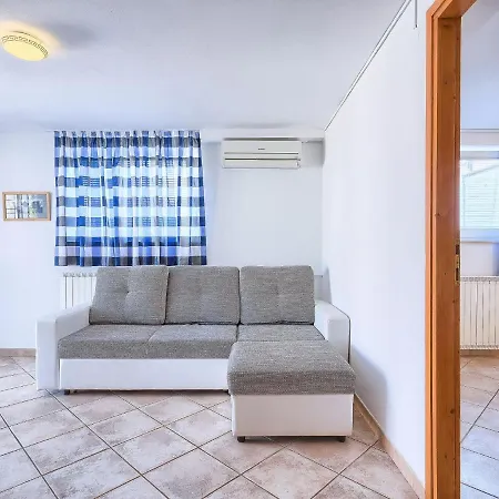 Apartment Nika-4 By Interhome